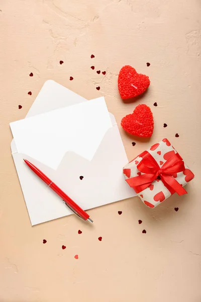 가슴등을 배경으로 편지를 보냅니다 발렌타인데이 — 스톡 사진