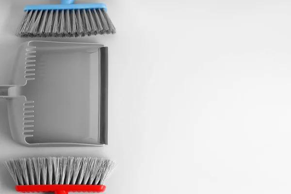 Dustpan Cleaning Brushes Light Background — Stock Photo, Image