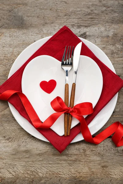 Table Setting Valentine Day Bow Hearts Wooden Background — Stock Photo, Image