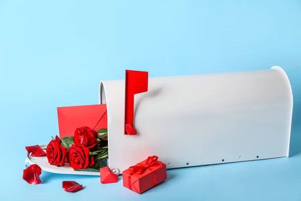 Mailbox Letter Roses Gift Blue Background Valentine Day Celebration — Stock Photo, Image