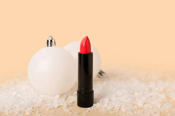 Red Lipstick Christmas Balls Snow Color Background — Stock Photo, Image