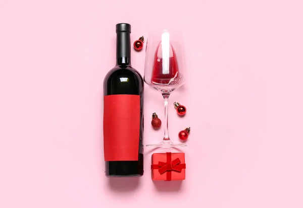 Bottle Wine Glass Christmas Balls Gift Pink Background — Stock Photo, Image