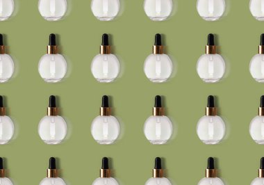 Renkli arka planda birçok önemli yağ şişesi var. Tasarım için desen