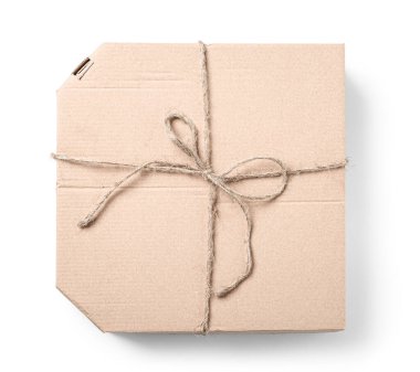 Beyaz arka plan üzerinde izole karton pizza kutusu