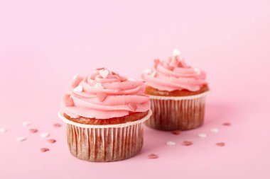 Sevgililer günü pembe arka plan için lezzetli kek