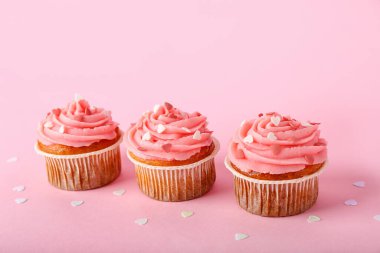 Sevgililer günü pembe arka plan için lezzetli kek