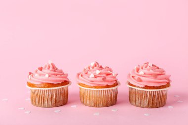 Sevgililer günü pembe arka plan için lezzetli kek