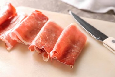 Dilimlenmiş leziz jambon, yakın plan.