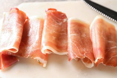 Dilimlenmiş leziz jambon, yakın plan.