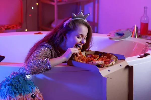 Young Woman Eating Tasty Pizza Bathtub Party — Stock Photo, Image