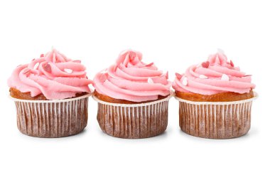 Beyaz arka planda Sevgililer Günü için lezzetli kekler.