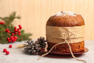 Köknar kozalaklı Lezzetli Panettone, yakın plan.