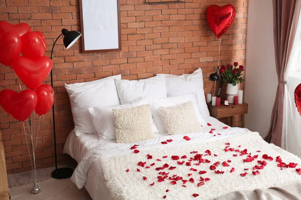 Interior Bedroom Decorated Valentine Day Roses Frame Balloons — Stock Photo, Image