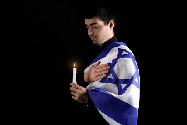 Jewish Man Candle Flag Israel Honoring Victims Holocaust Dark Background — Stock Photo, Image