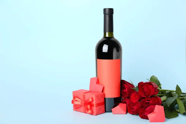 Roses Bottle Wine Gift Hearts Blue Background Valentine Day Celebration — Stock Photo, Image