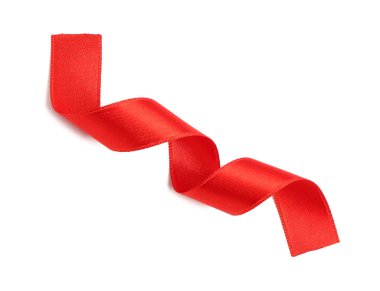 Beyaz arkaplanda kırmızı saten kurdele izole edildi
