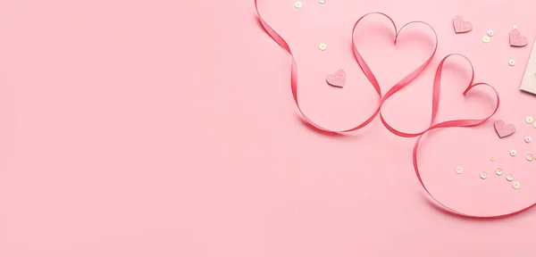 Черви Ленты Розовом Фоне Пробелами Текста Празднование Дня Святого Валентина — стоковое фото