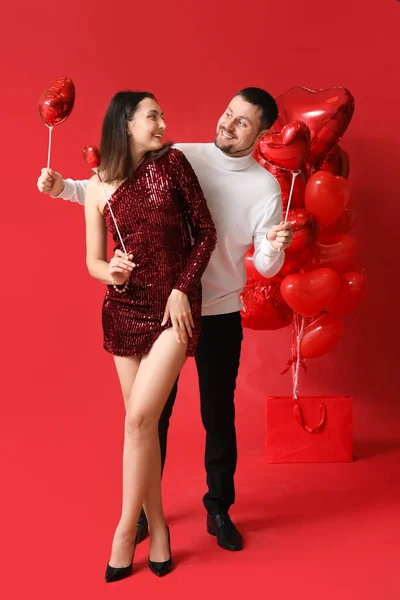 Happy Couple Love Balloons Red Background Valentine Day Celebration — Fotografia de Stock