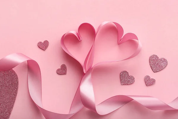 Лента Сердечками Розовом Фоне Празднование Дня Святого Валентина — стоковое фото