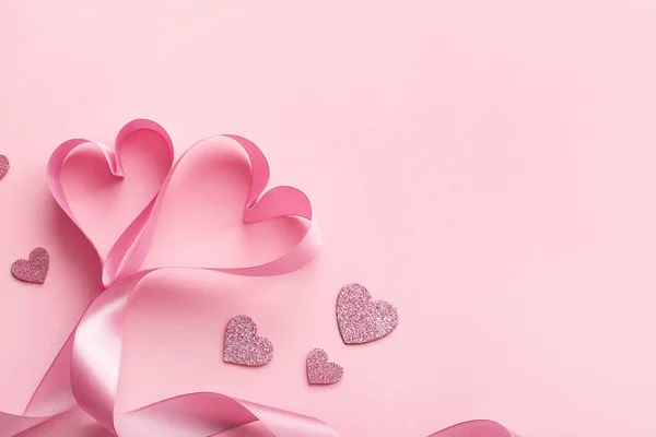 Лента Сердечками Розовом Фоне Празднование Дня Святого Валентина — стоковое фото