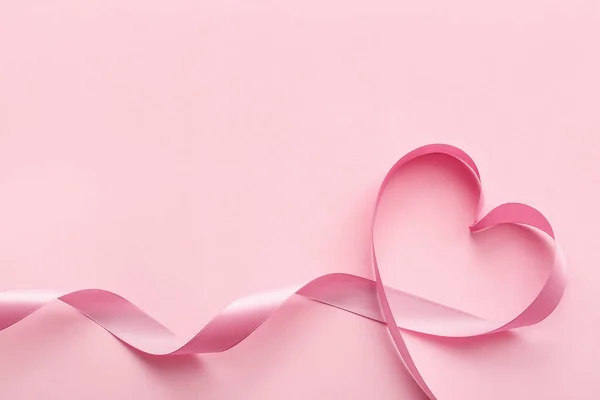 Сердце Ленты Розовом Фоне Празднование Дня Святого Валентина — стоковое фото