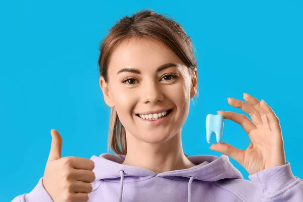 Young Woman Plastic Tooth Showing Thumb Blue Background Closeup — Stock Photo, Image