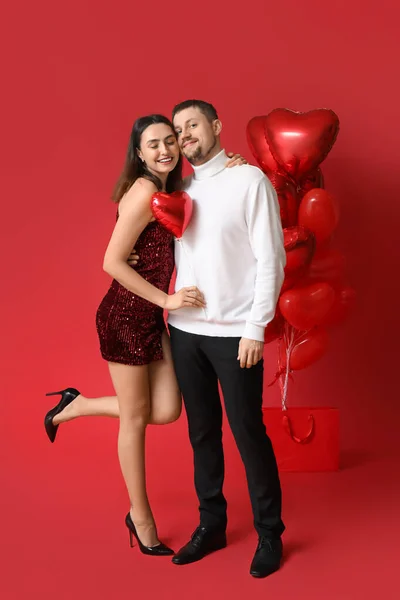 Happy Couple Love Balloons Red Background Valentine Day Celebration — Stock Photo, Image