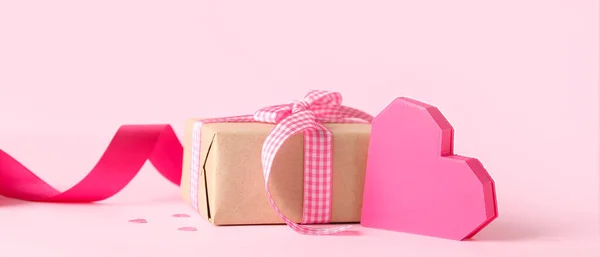 Beautiful Gift Box Heart Pink Background Valentine Day Celebration — Stockfoto