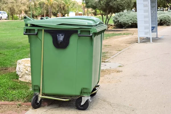 Green Garbage Container City Street — Stock Photo, Image