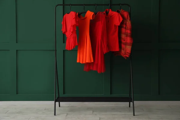 Rack Red Female Clothes Green Wall — Fotografia de Stock
