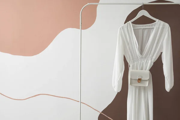 Rack White Dress Bag Color Wall — Stock Photo, Image