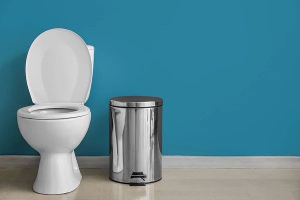 Ceramic Toilet Bowl Bin Blue Wall — Stock Photo, Image
