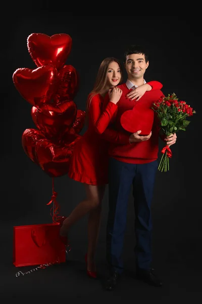 Young Couple Love Gift Roses Balloons Black Background Valentine Day — Stock Photo, Image