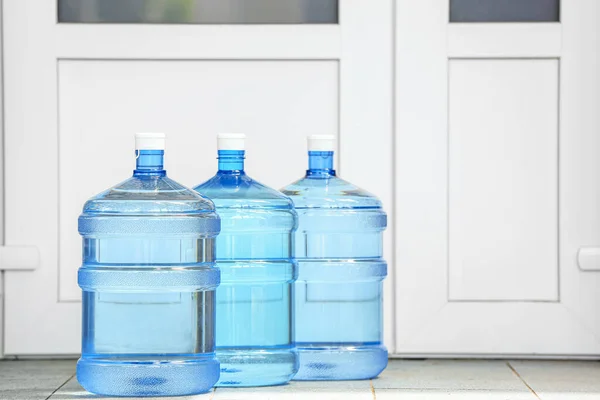 Bottles Clean Water Step Outdoors — Fotografia de Stock