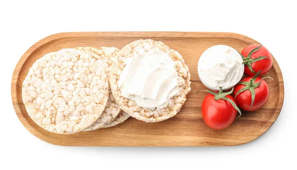 木木板 有美味的脆面包 一碗奶油芝士和西红柿 白色背景 — 图库照片