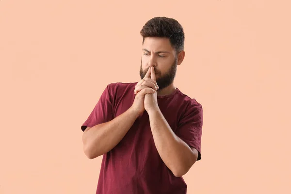 Thoughtful Young Bearded Man Beige Background — Stock Photo, Image