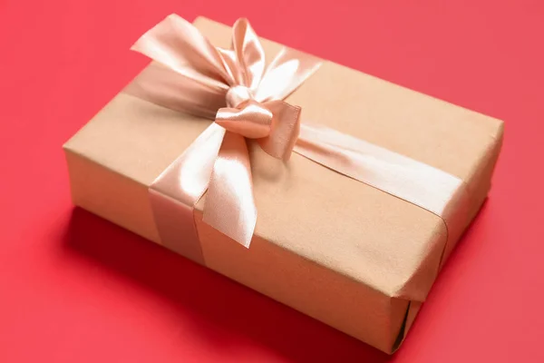 Κουτί Δώρου Φιόγκο Για Την Ημέρα Του Αγίου Βαλεντίνου Κόκκινο — Φωτογραφία Αρχείου