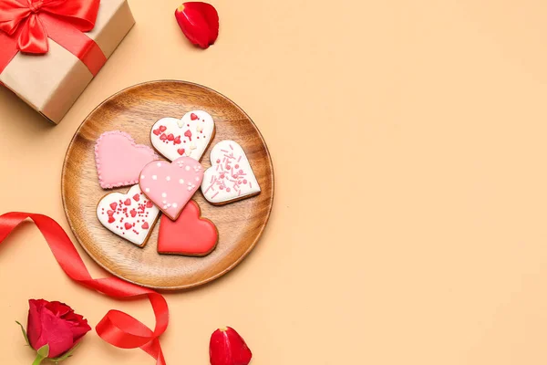 Composition Tasty Heart Shaped Cookies Gift Box Rose Color Background — Fotografia de Stock