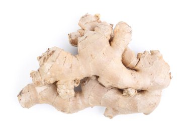 Beyaz arka plan üzerinde taze zencefil kökü