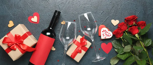 Bottle Wine Rose Flowers Gift Boxes Hearts Dark Background Valentine — Stock Photo, Image