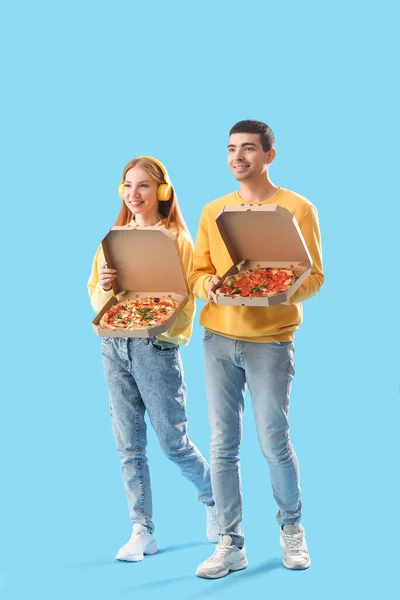 Young Couple Boxes Tasty Pizza Blue Background — Stock Photo, Image