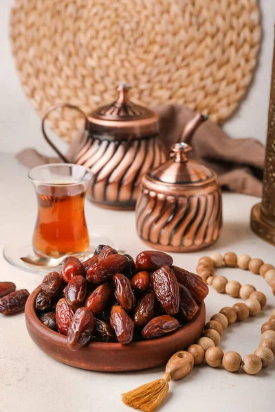 Bowl Dates Prayer Beads Ramadan Light Table Closeup — Stock Photo, Image
