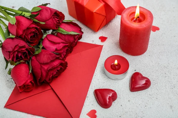 Composition Burning Candles Rose Flowers Envelope Light Background Closeup Valentine — 스톡 사진
