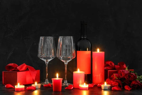 Burning Candles Glasses Bottle Wine Rose Flowers Dark Background Valentine — Stockfoto