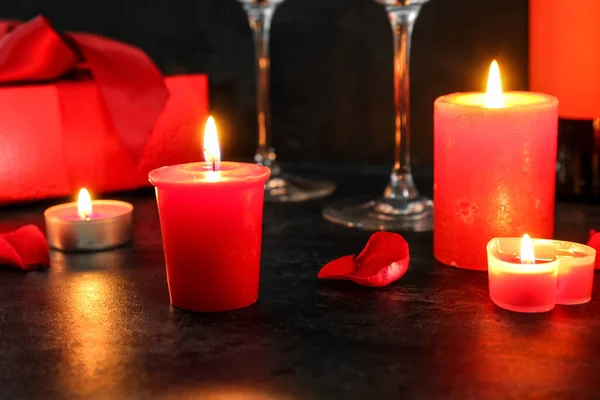 Κάψιμο Κεριών Σκούρο Φόντο Κοντινό Πλάνο Γιορτή Του Αγίου Βαλεντίνου — Φωτογραφία Αρχείου