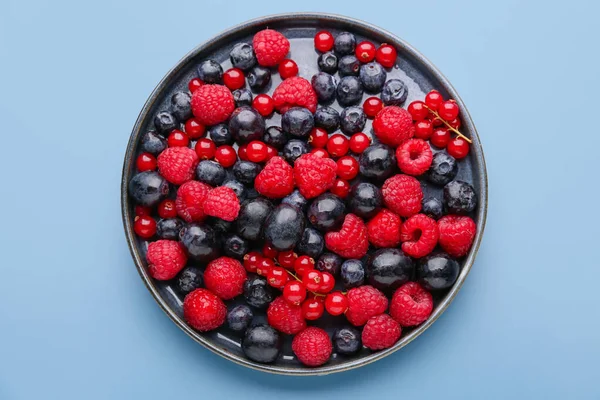 Plate Fresh Berries Color Background — Stock Photo, Image