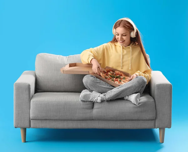 Young Woman Headphones Tasty Pizza Sitting Blue Background — Stock Photo, Image