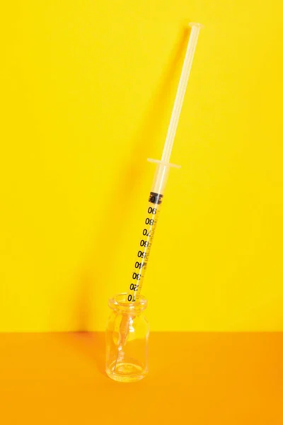 Medical Syringe Ampule Color Background — Stockfoto