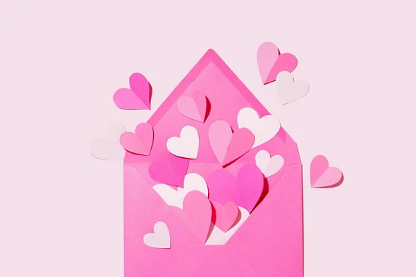 Состав Бумажными Сердцами Розовом Фоне Празднование Дня Святого Валентина — стоковое фото
