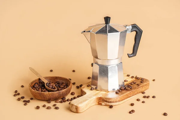 Cutting Board Geyser Coffee Maker Beans Spoon Beige Background — Stock Photo, Image